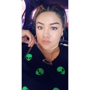 Meet your Posher, Yanet